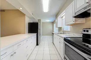 6301 Newtown Cir, Tampa, FL 33615 - Photo 5