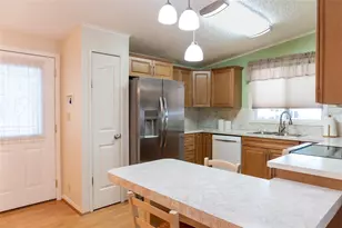 36946 Tara Ave, Zephyrhills, FL 33542 - Photo 7