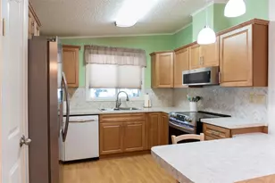 36946 Tara Ave, Zephyrhills, FL 33542 - Photo 9