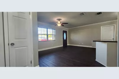 8211 7th St N, Saint Petersburg, FL 33702 - Photo 25