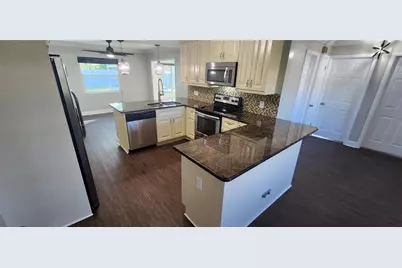 8211 7th St N, Saint Petersburg, FL 33702 - Photo 3