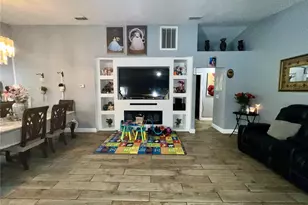 10804 N Myrtle St, Tampa, FL 33617 - Photo 5
