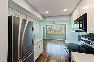 4895 Bay St NE, Saint Petersburg, FL 33703 - Photo 9