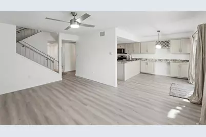 1640 Cape Hope Avenue NE #4, Saint Petersburg, FL 33702 - Photo 5