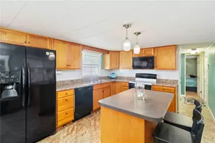 5203 W Pine Street N, Saint Petersburg, FL 33709 - Photo 9