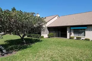 5924 Clubside Dr, Sarasota, FL 34243 - Photo 3