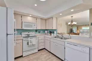 2007 N Halcyon Dr, Sun City Center, FL 33573 - Photo 21