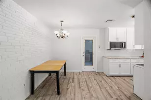 2027 E Valencia Way E, Clearwater, FL 33764 - Photo 9