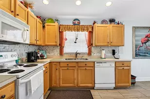 5340 Braddock Dr, Zephyrhills, FL 33541 - Photo 19