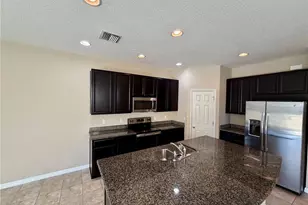 7020 Woodchase Glen Dr, Riverview, FL 33578 - Photo 5