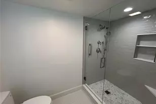 6260 Kipps Colony Ct, Gulfport, FL 33707 - Photo 23