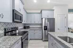 132 51st St Cir E, Palmetto, FL 34221 - Photo 3