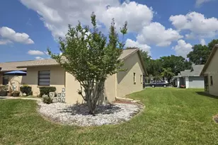 38349 Cottonwood Pl, Zephyrhills, FL 33542 - Photo 5