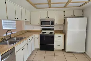 38349 Cottonwood Pl, Zephyrhills, FL 33542 - Photo 11