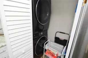 8613 Mallard Reserve Dr, Tampa, FL 33614 - Photo 9