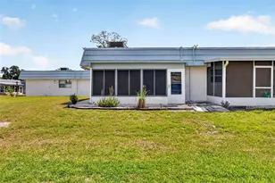 1801 Bedford Ln, Sun City Center, FL 33573 - Photo 9