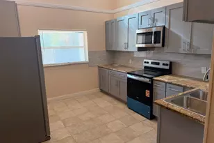 1349 15th St S, Saint Petersburg, FL 33705 - Photo 7