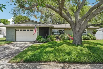 11469 Imperial Grove Drive E, Largo, FL 33774 - Photo 1