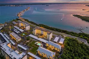 7 Island Park Pl, Dunedin, FL 34698 - Photo 3