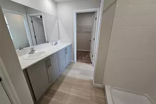 37327 Sagemoor Dr, Zephyrhills, FL 33541 - Photo 13