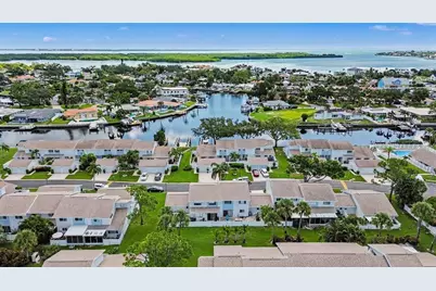6490 Cape Hatteras Way NE #4, Saint Petersburg, FL 33702 - Photo 1