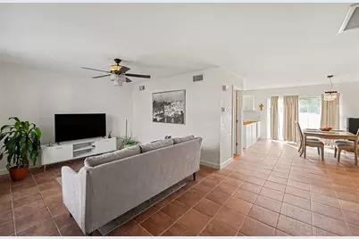 6490 Cape Hatteras Way NE #4, Saint Petersburg, FL 33702 - Photo 5