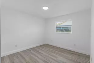 8201 Riverside Dr NE, Saint Petersburg, FL 33702 - Photo 17