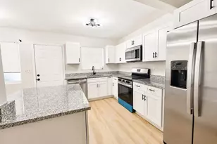 1353 Lakeview Rd, Clearwater, FL 33756 - Photo 5