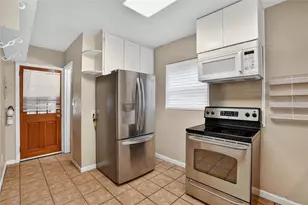 755 Alamanda Way S, Saint Petersburg, FL 33705 - Photo 7