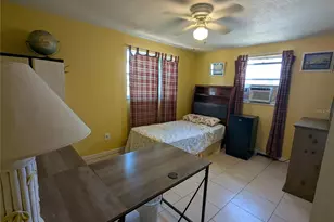 8740 N Tangerine Pl, Tampa, FL 33617 - Photo 13