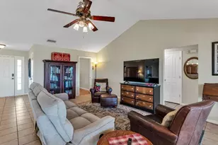 2910 Appling Woods Pl, Plant City, FL 33565 - Photo 11