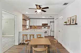 2524 Victarra Cir, Lutz, FL 33559 - Photo 17