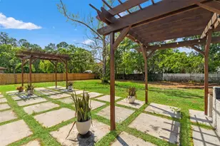 2524 Victarra Cir, Lutz, FL 33559 - Photo 35