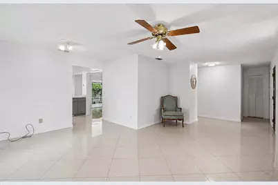 13635 Berkshire Court, Grand Island, FL 32735 - Photo 3