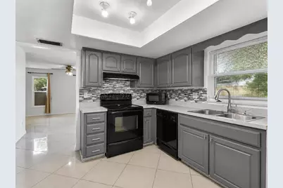 13635 Berkshire Court, Grand Island, FL 32735 - Photo 7