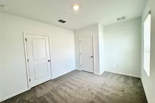 35629 Kinsey Pt, Zephyrhills, FL 33541 - Photo 23