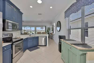 1045 Emerald Dunes Drive, Sun City Center, FL 33573 - Photo 23