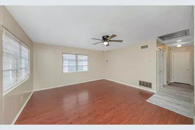 2423 Auburn Street S, Saint Petersburg, FL 33712 - Photo 3