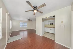 2423 Auburn St S, Saint Petersburg, FL 33712 - Photo 5