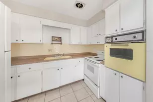 2423 Auburn St S, Saint Petersburg, FL 33712 - Photo 7