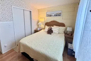 102 Americana Ct NE, Saint Petersburg, FL 33702 - Photo 21