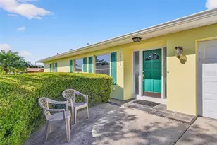 10100 Commodore Dr, Seminole, FL 33776 - Photo 3