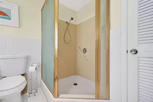 10100 Commodore Dr, Seminole, FL 33776 - Photo 25