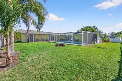 10100 Commodore Drive, Seminole, FL 33776 - Photo 37