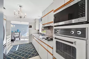 10100 Commodore Dr, Seminole, FL 33776 - Photo 11