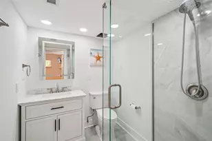 4750 Cove Cir, Saint Petersburg, FL 33708 - Photo 9