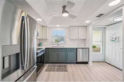 4750 Cove Circle #107, Saint Petersburg, FL 33708 - Photo 7