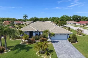 2003 New Bedford Dr, Sun City Center, FL 33573 - Photo 3