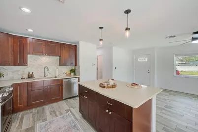 2589 Sunny Breeze Avenue #B, Largo, FL 33770 - Photo 9