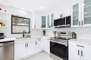 1920 New Hampshire Ave NE, Saint Petersburg, FL 33703 - Photo 13